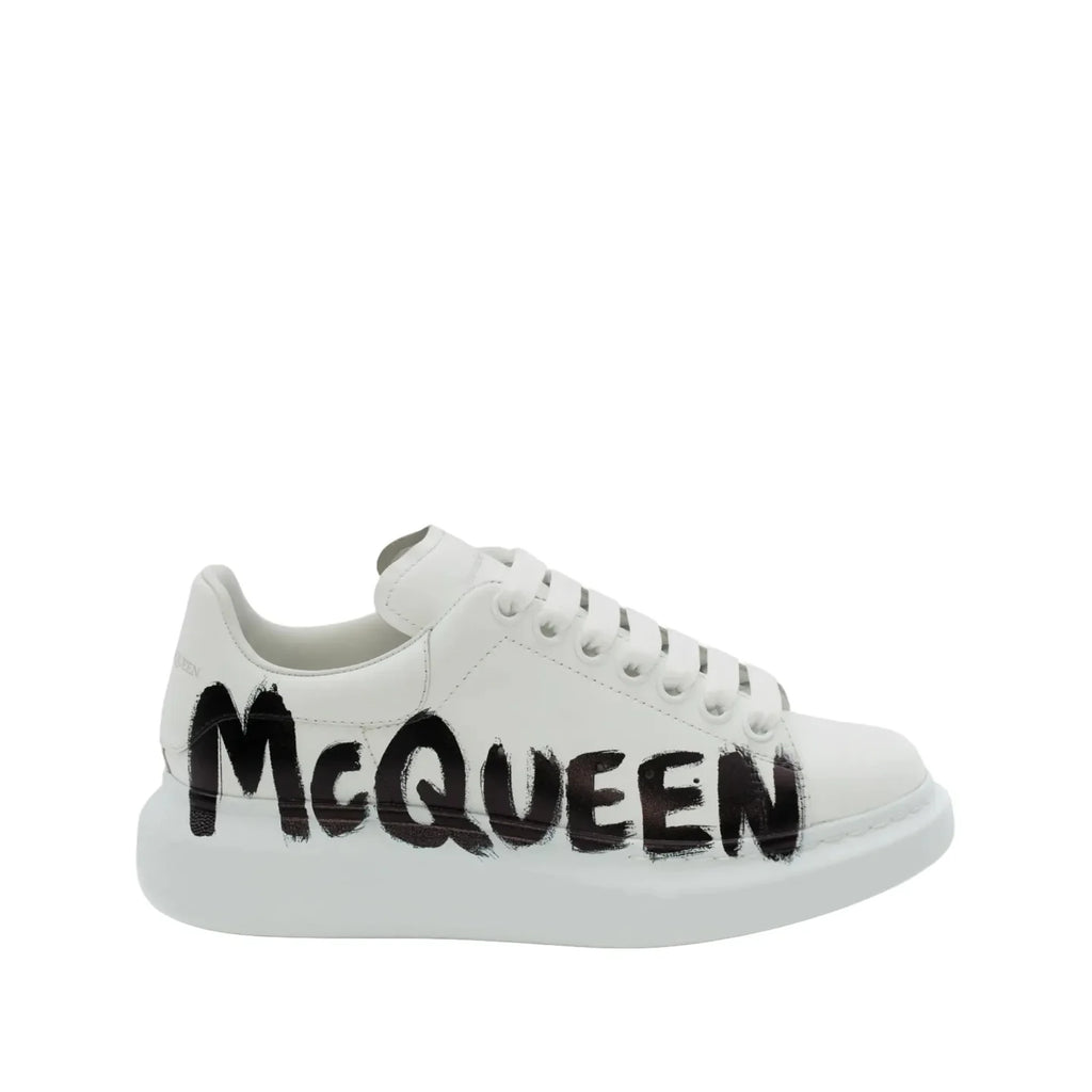 Sneaker Oversize McQueen Graffiti in Bianco/nero